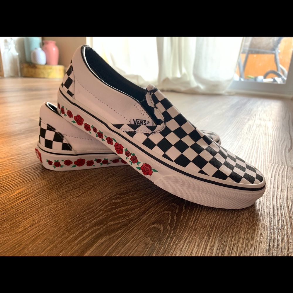 *Brand new!* Vans slipon checkered with roses!
